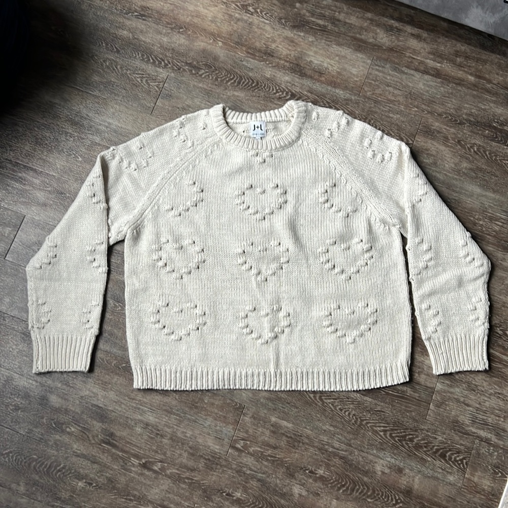 New sweater with heart details